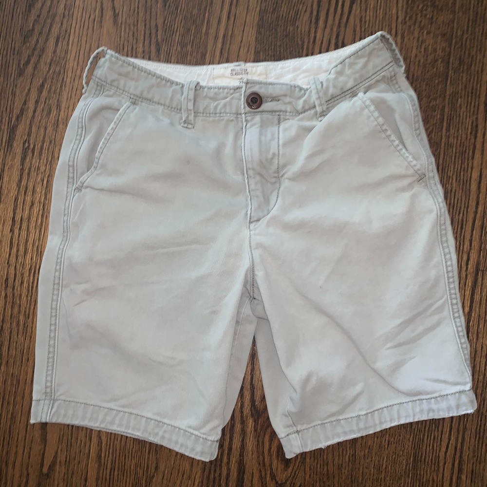 Hollister Size 28 Khaki Shorts